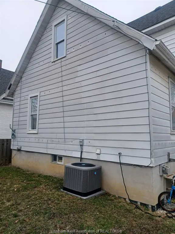278 Queen Street South West, Chatham, ON N7M 2H4