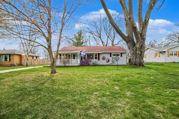1033 N Beechwood ST, Ludington, MI 49431