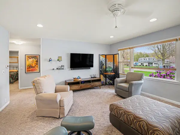 1033 N Beechwood ST, Ludington, MI 49431