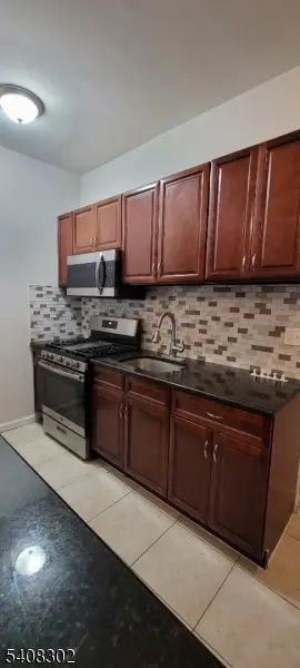 110 Peabody Pl, Newark City, NJ 07104