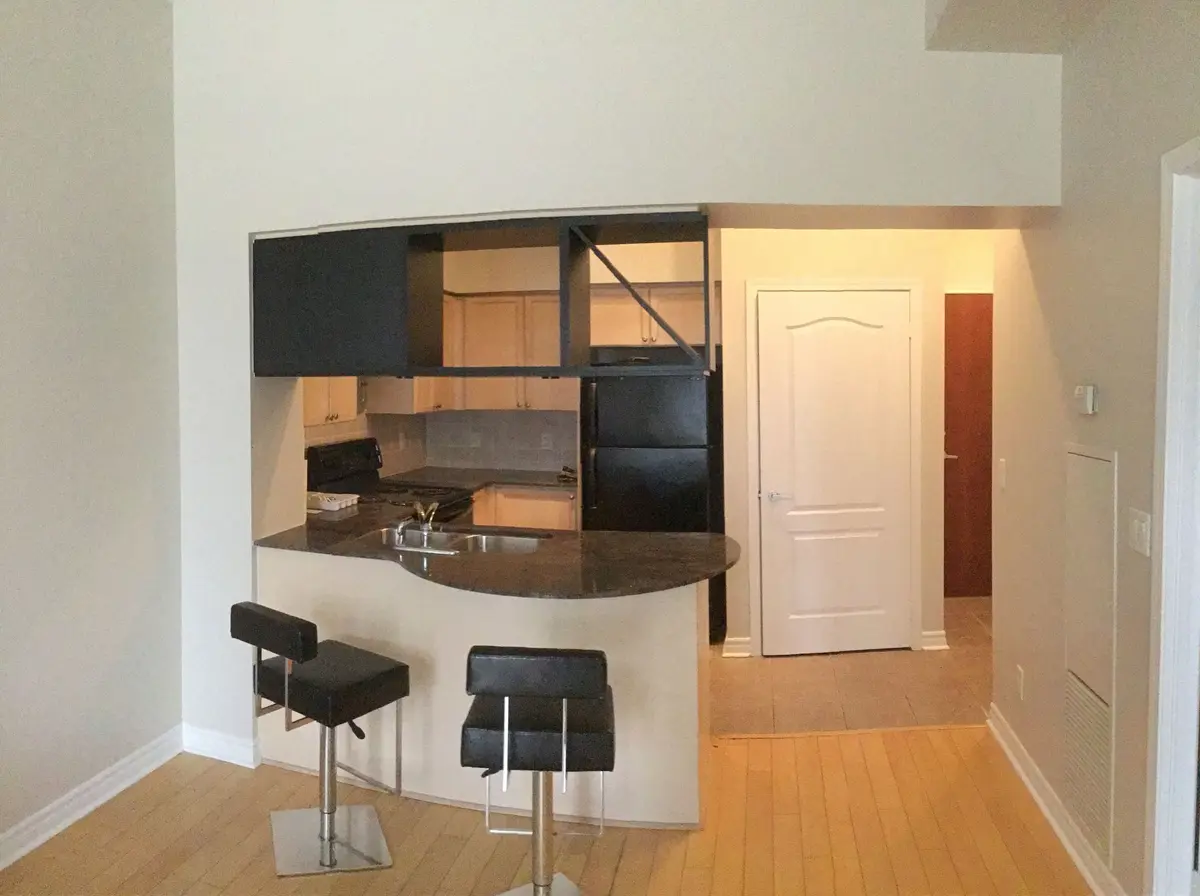320 City Centre DR #318, Mississauga, ON L5B 4P8