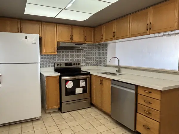 350 Alton Towers CIR #1607, Toronto E07, ON M1V 5E3
