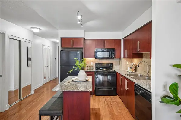 35 VIKING LN #1038, Toronto W08, ON M9B 0A2