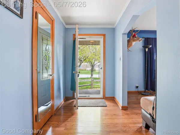 19706 Old Homestead DR, Harper Woods, MI 48225