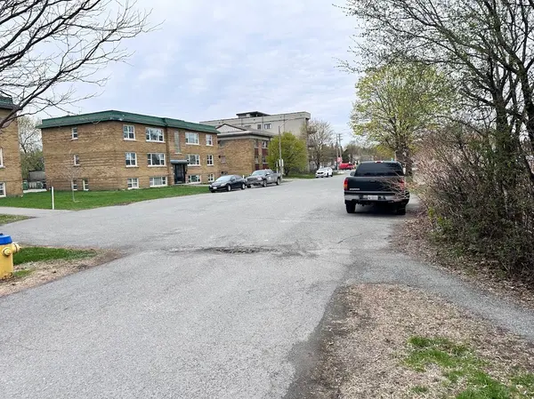1170 Dover CRES #1, Carlington - Central Park, ON K1Z 7X3