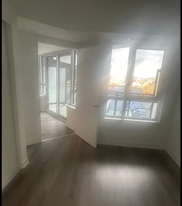395 Dundas ST W #401, Oakville, ON L6M 4M2