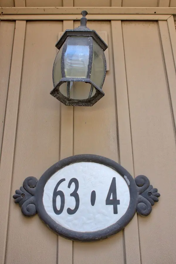 63 Fonthill RD #4, Hamilton, ON L9C 6T1