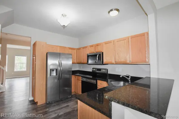 2180 KNOTTY PINE TRL, Howell Township, MI 48855