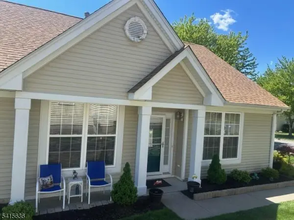 95 Kensington Cir, White Twp., NJ 07823
