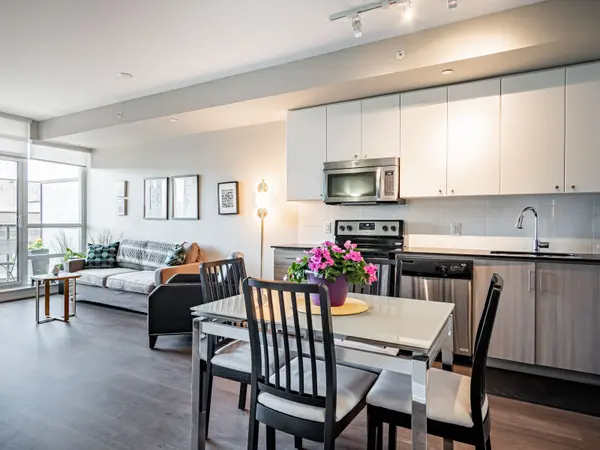 8 Fieldway RD #405, Toronto W08, ON M8Z 0C3