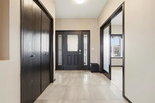 10 Kittiwake PL, Winnipeg, MB R3Y 0C6