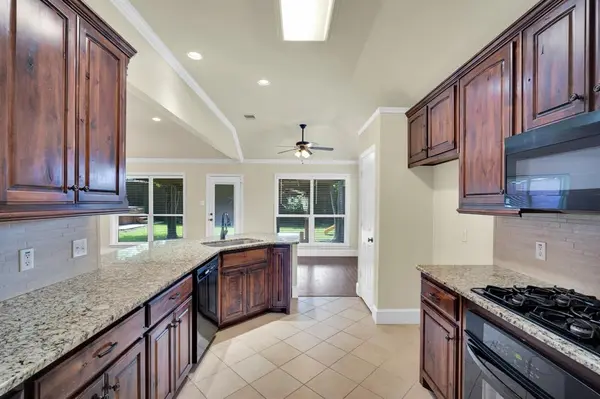 1631 Ross Drive, Midlothian, TX 76065