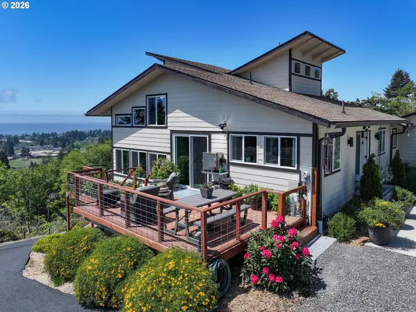895 Marina Heights, Brookings, OR 97415