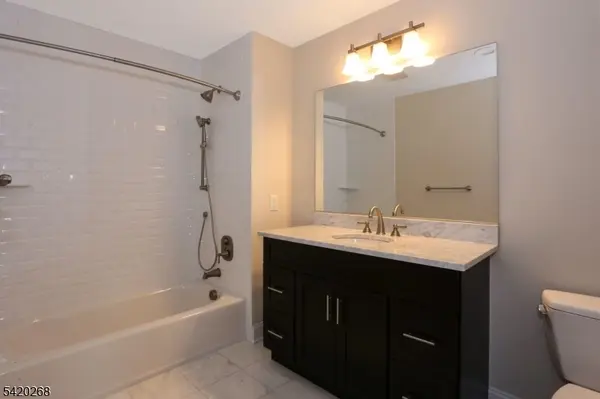 248 Grove Ave #16, Cedar Grove Twp., NJ 07009