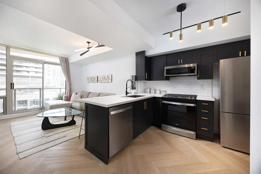 10 Navy Wharf CT #1705, Toronto C01, ON M5V 3V2