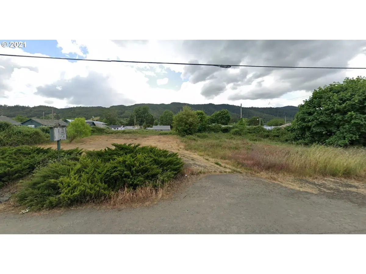 1030 N OLD PACIFIC HWY, Myrtle Creek, OR 97457