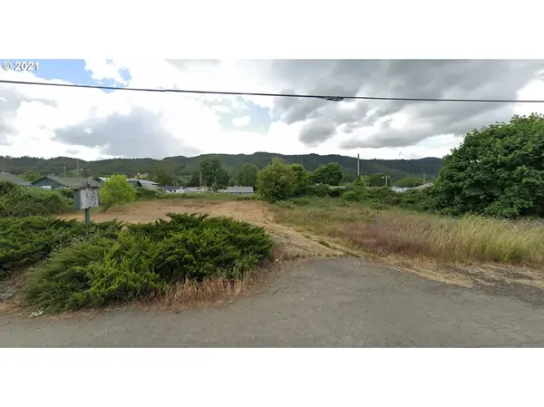 1030 N OLD PACIFIC HWY, Myrtle Creek, OR 97457