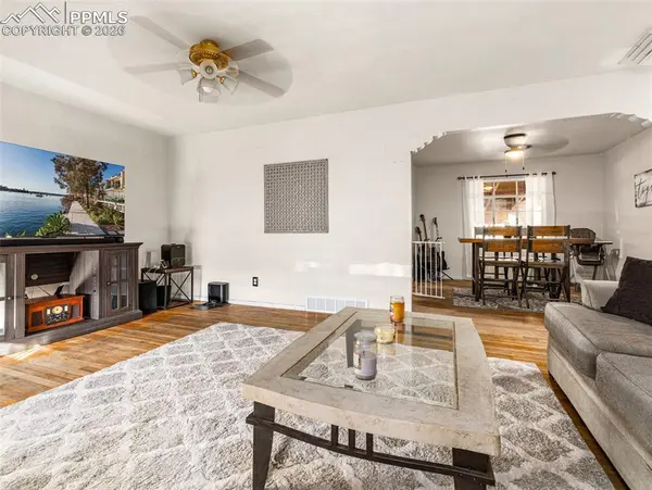 18 Dundee LN, Pueblo, CO 81001