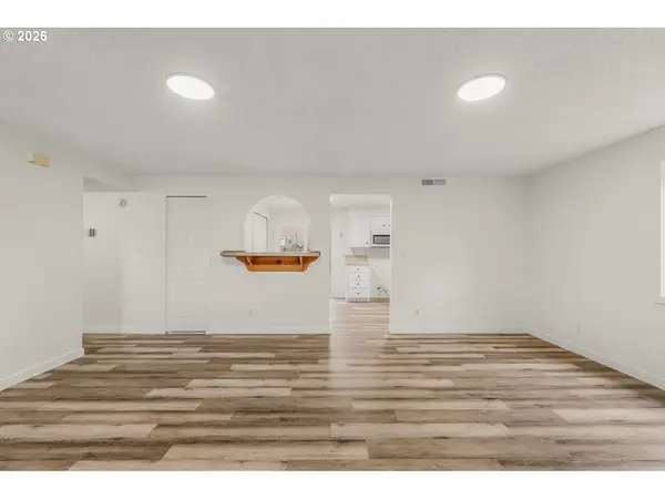 5465 RED LEAF DR, Salem, OR 97306