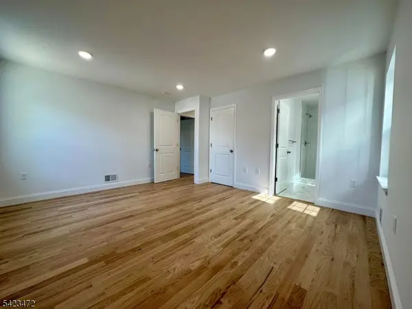 135 Court St, Elizabeth City, NJ 07206