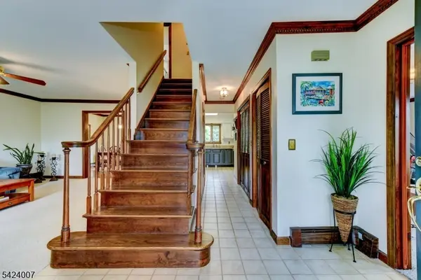 15 Shaffer St, Branchburg Twp., NJ 08876