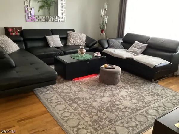 17B Garden Dr, Elmwood Park Boro, NJ 07407