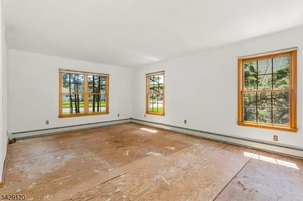 97 Roxy Ave, Edison Twp., NJ 08820