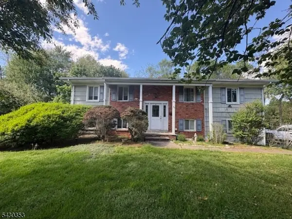 92 Fairway Dr, East Hanover Twp., NJ 07936