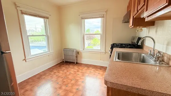 104 Thompson St, Raritan Boro, NJ 08869
