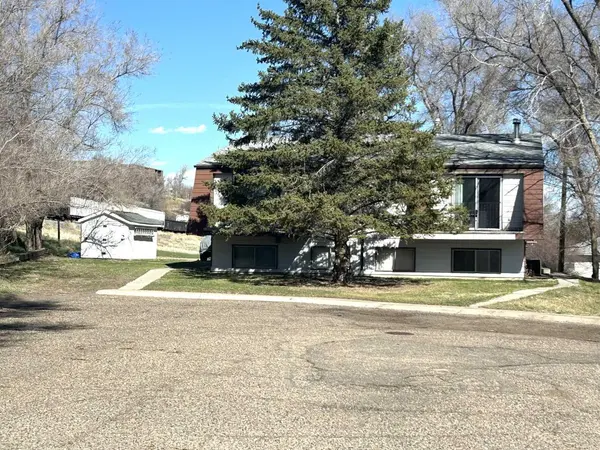 223 5 ST NW, Medicine Hat, AB T1A 7X9