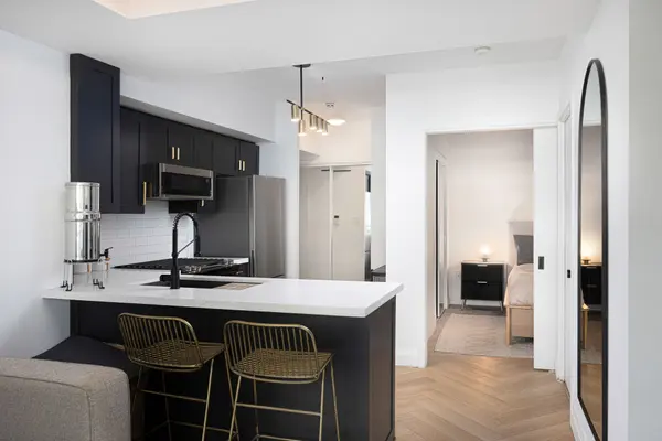 10 Navy Wharf CT #1705, Toronto C01, ON M5V 3V2