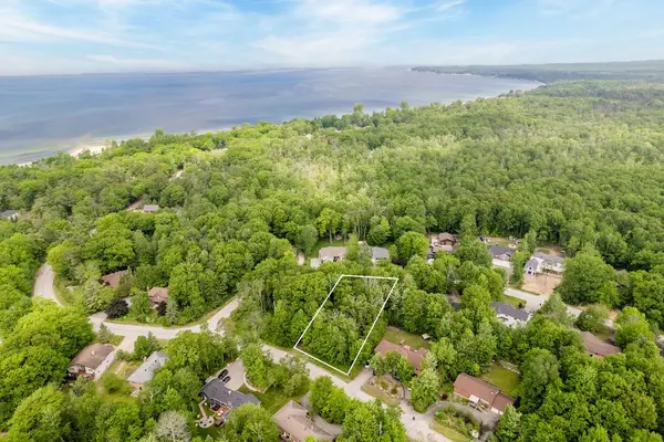 16 SUNWARD DR, Wasaga Beach, ON L9Z 1B3