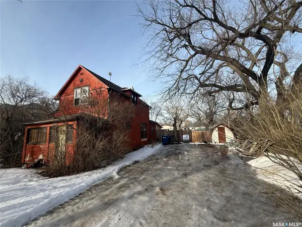 308 5th AVENUE W, Assiniboia, SK S0H 0B0