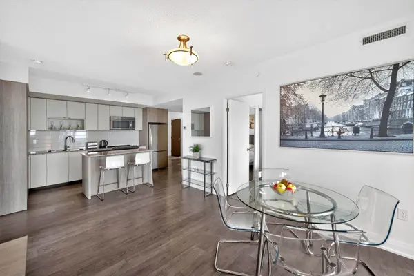 9 Valhalla Inn RD #2504, Toronto W08, ON M9B 0B2