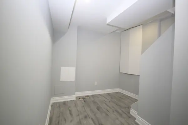 11 Saddlecreek CT, Brampton, ON L6Y 4V6