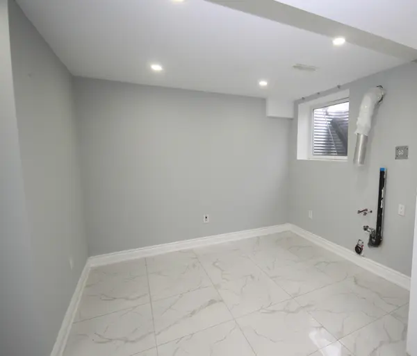 11 Saddlecreek CT, Brampton, ON L6Y 4V6