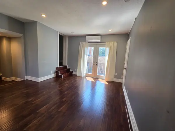 2021 Edinburgh DR #2, Burlington, ON L7R 2C8