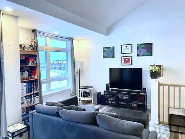 300 Tulum CRES #i, Kanata, ON K2S 2Y4