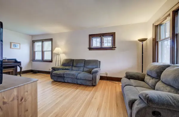 94 Stirling AVE N, Kitchener, ON N2H 3G7