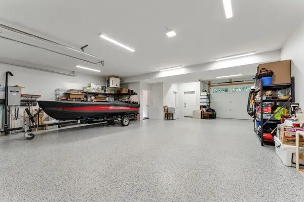 18 Lawrence AVE, Springwater, ON L9X 0W3