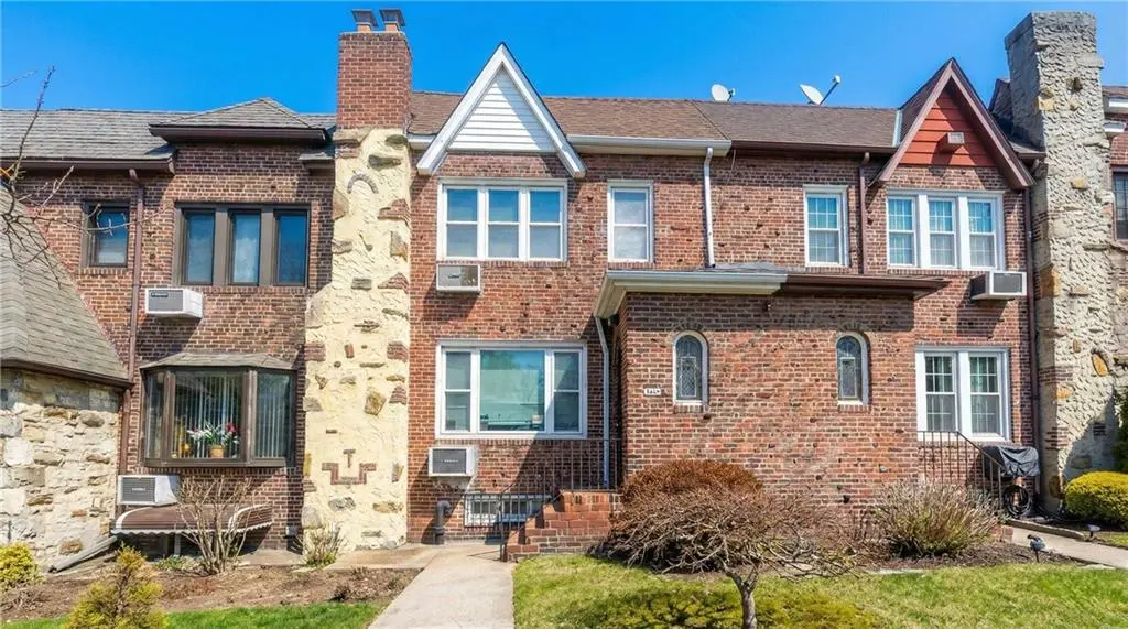 64-61 82nd PL, Middle Village, NY 11379