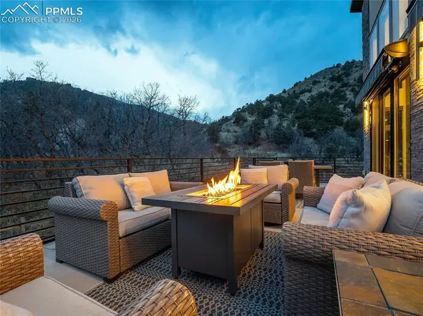284 Crystal Park RD, Manitou Springs, CO 80829