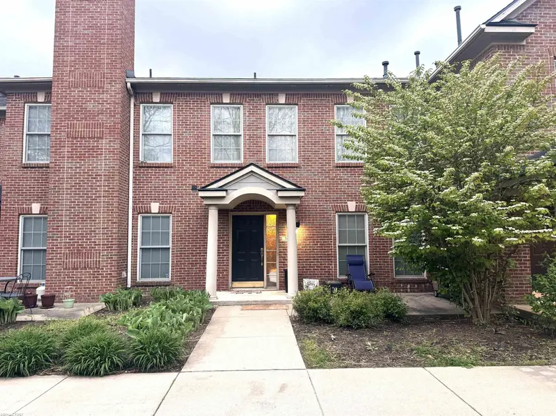 5647 Hampshire LN, Ypsilanti, MI 48197