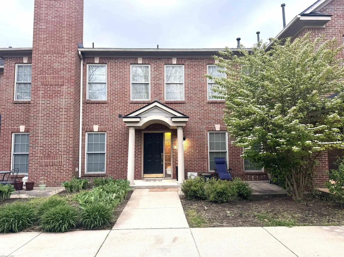 5647 Hampshire LN, Ypsilanti, MI 48197
