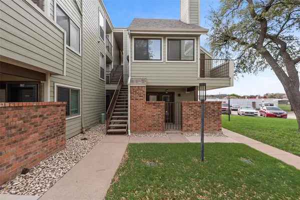 3113 Sondra Drive #206, Fort Worth, TX 76107