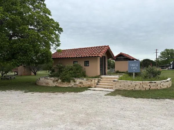 230 Halbert Ln, Waco, TX 76705