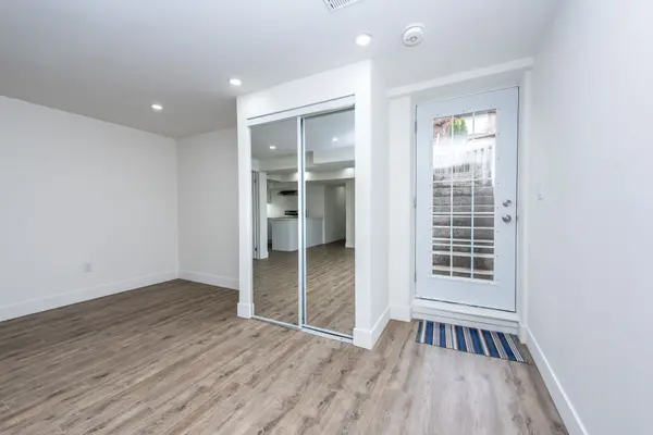 899 Boyer BLVD #Lower Level, Mississauga, ON L5V 1Y1
