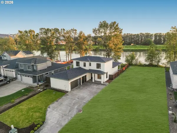 2040 S RIVER RD, Kelso, WA 98626