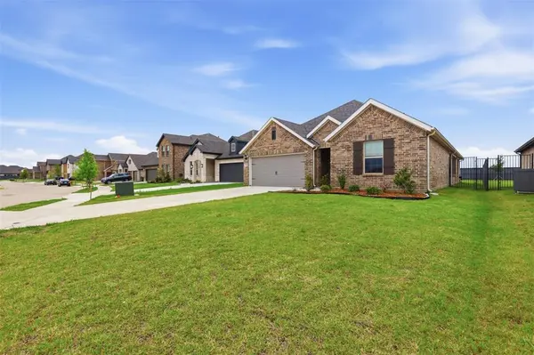 3313 Redbud Flower Trail, Venus, TX 76084