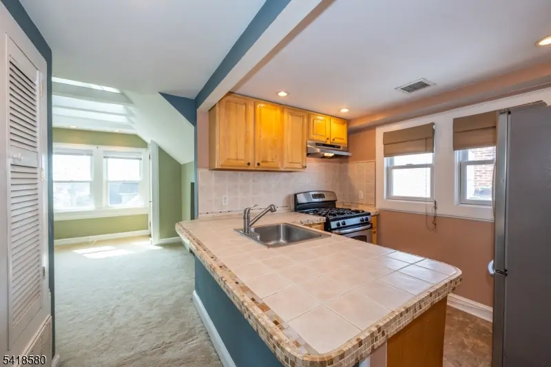 41 Beekman St #3, Bloomfield Twp., NJ 07003